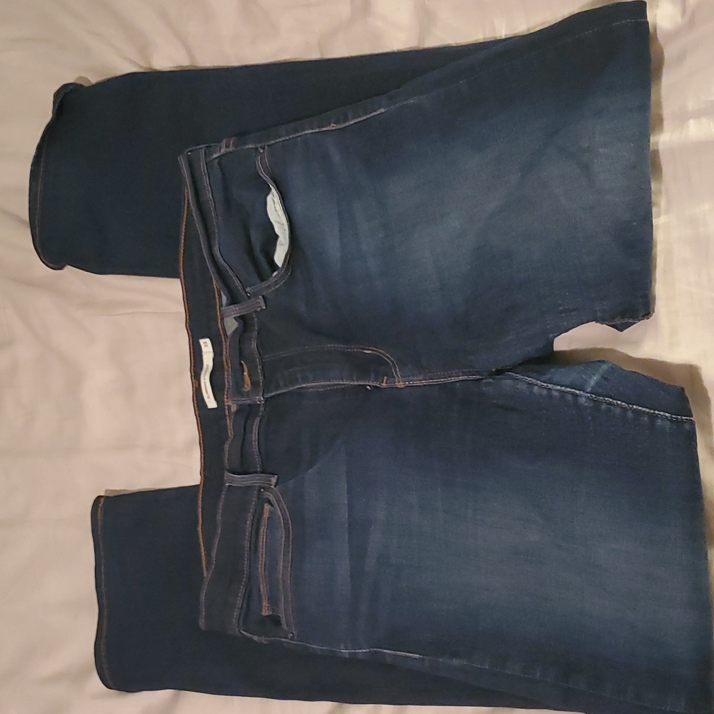 Levis W33 L32 slimming straight